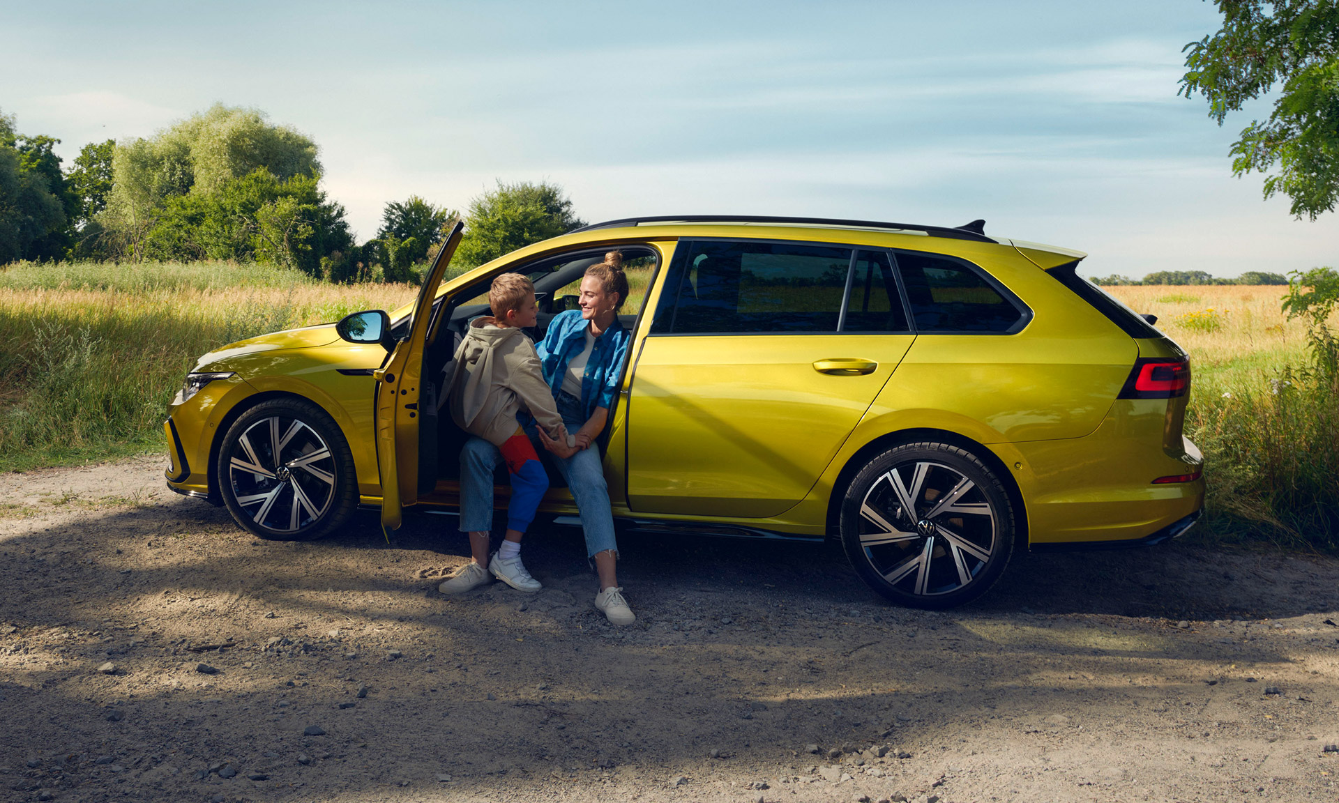 Volkswagen Golf 2020 Yellow